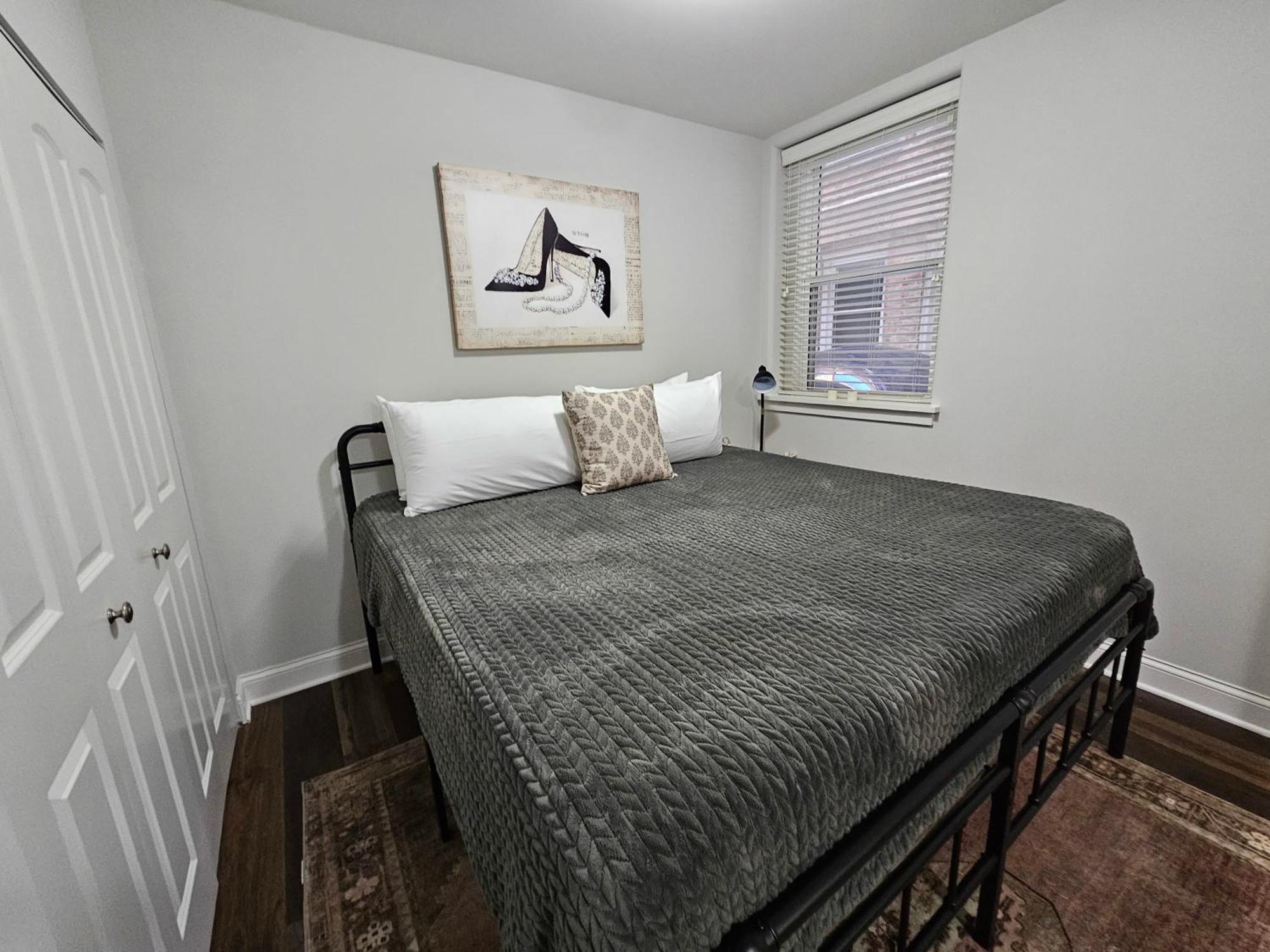 Cozy King Bed Stay At The Historic Inman - 201 Champaign Esterno foto