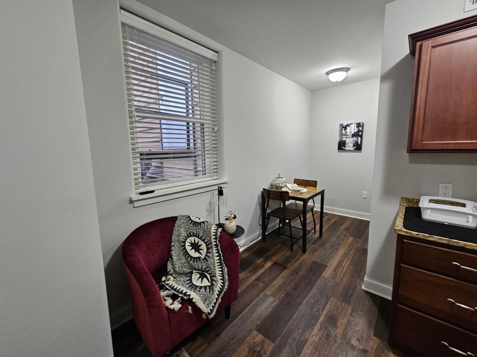 Cozy King Bed Stay At The Historic Inman - 201 Champaign Esterno foto